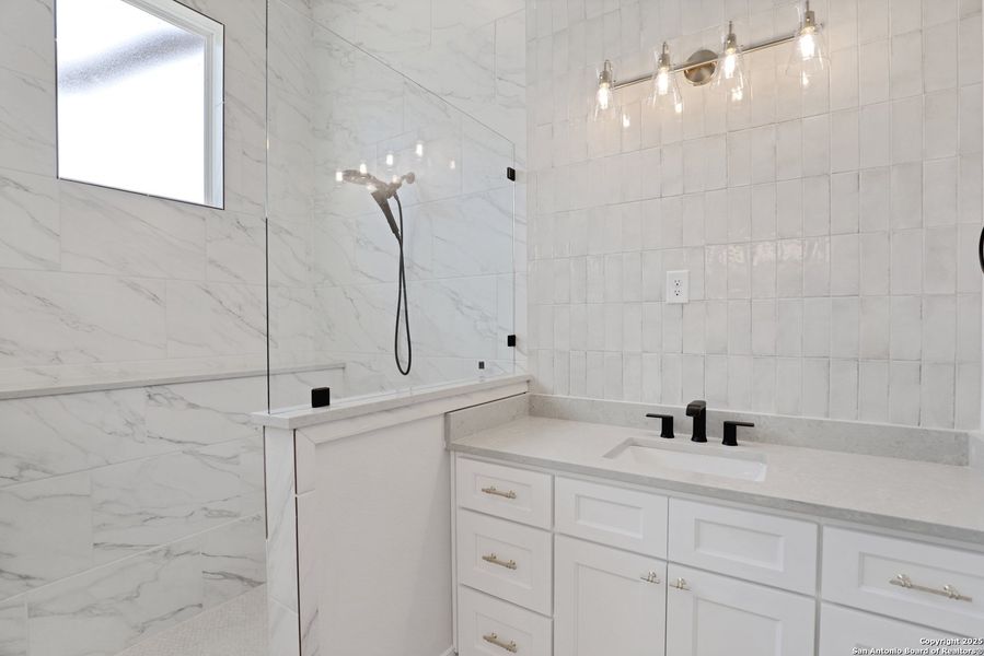 Image 33 of a home in .