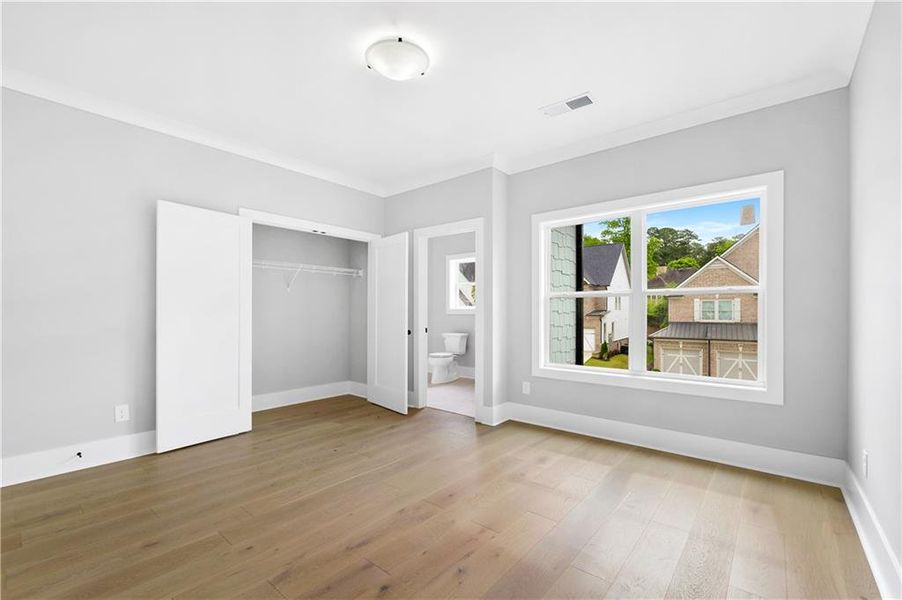 Spacious, unfurnished interior of a new home in , Brookhaven (Image 37).
