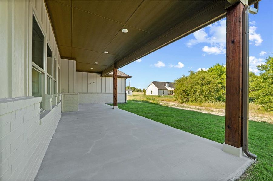 Exterior details and patio area of a home in , Weatherford (Image 3).