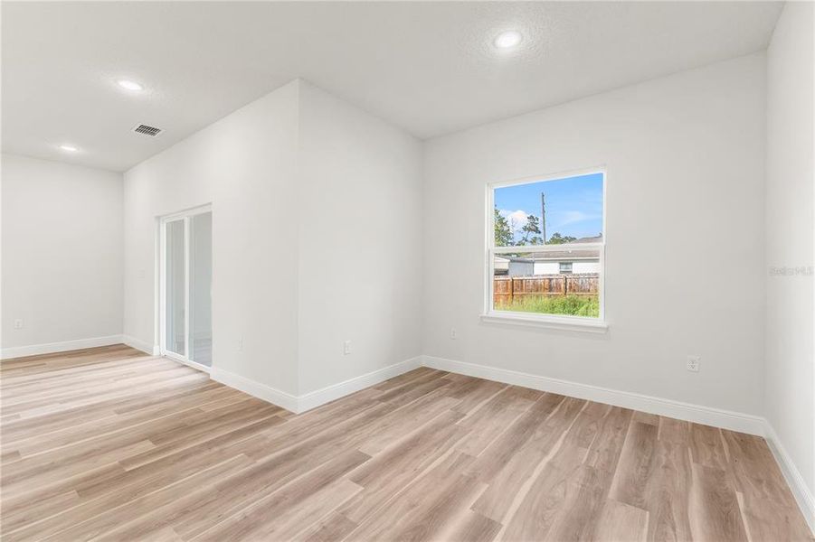 Spacious, unfurnished interior of a new home in , Ocala (Image 35).