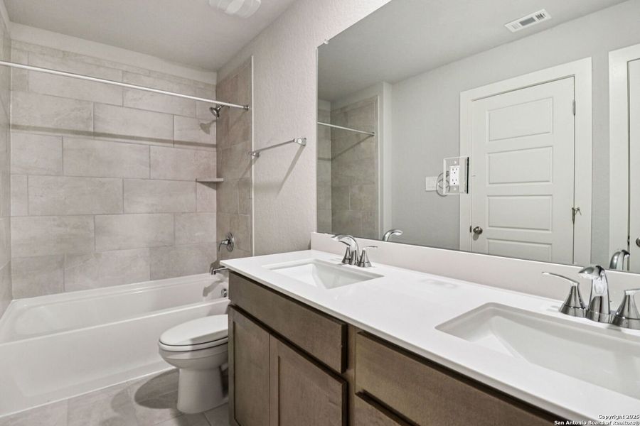 Furnished interior view inside a new home in Thomas Pond, San Antonio (Image 6). Furnished interior view inside a new home in Thomas Pond, San Antonio (Image 6).