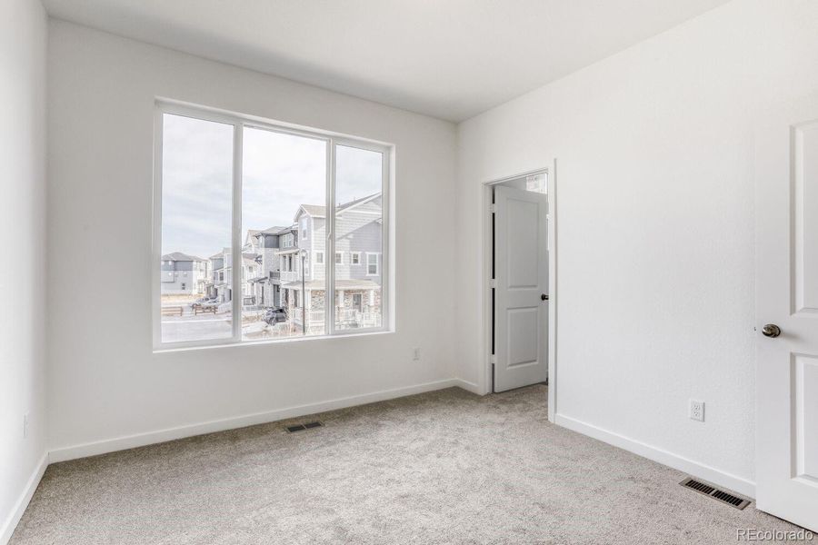 Spacious, unfurnished interior of a new home in Parterre, Thornton (Image 7).
