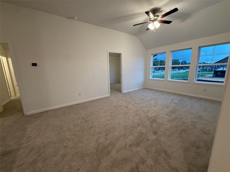 Spacious, unfurnished interior of a new home in Ellis Cove, Seabrook (Image 13).