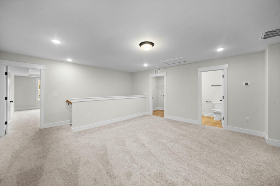 Spacious, unfurnished interior of a new home in Harbor Crossing, Greensboro (Image 18).