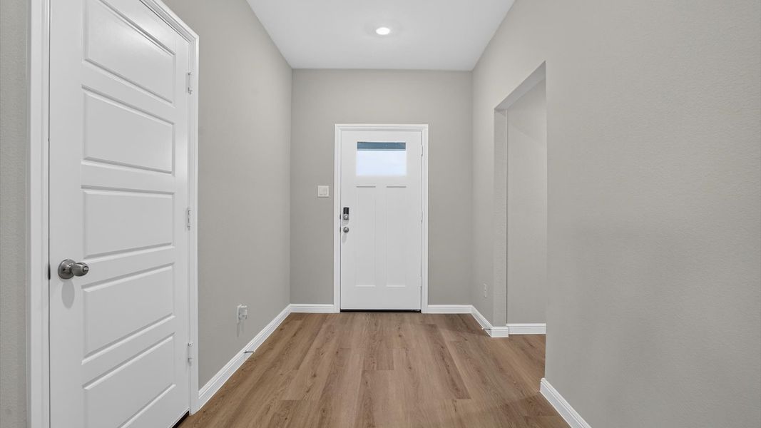 Spacious, unfurnished interior of a new home in Sandstone Estates, Granbury (Image 26).
