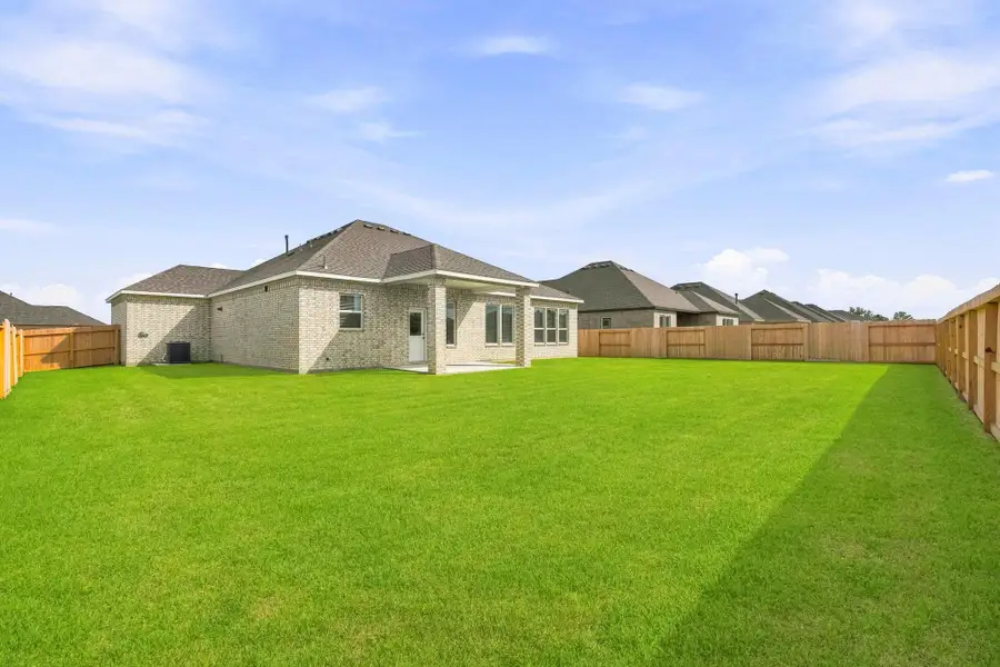 Exterior details and patio area of a home in Grand Oaks, Mont Belvieu (Image 3).