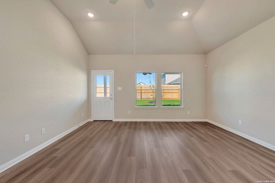 Spacious, unfurnished interior of a new home in Park Place, New Braunfels (Image 33).