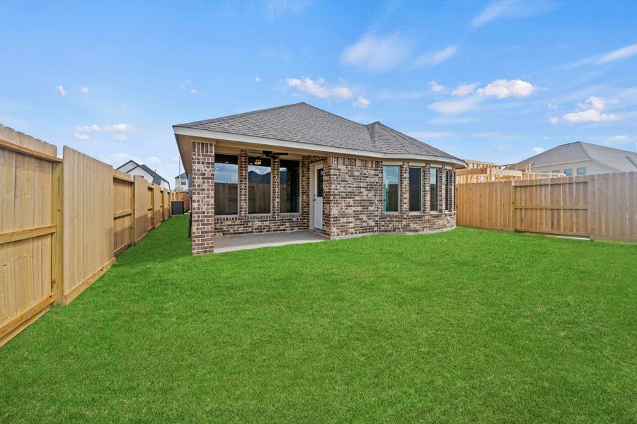 Exterior details and patio area of a home in Candela, Richmond (Image 4).
