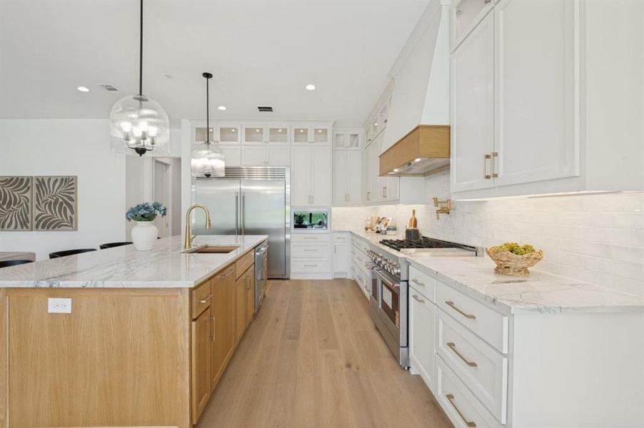 Furnished interior view inside a new home in , Farmers Branch (Image 38).