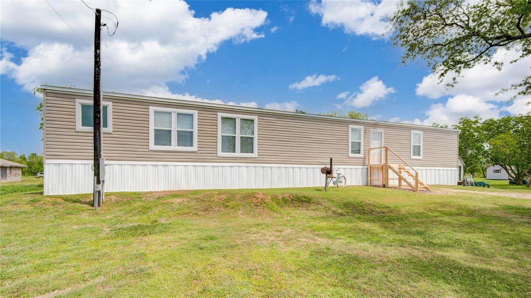 Exterior details and patio area of a home in , Brazoria (Image 22).