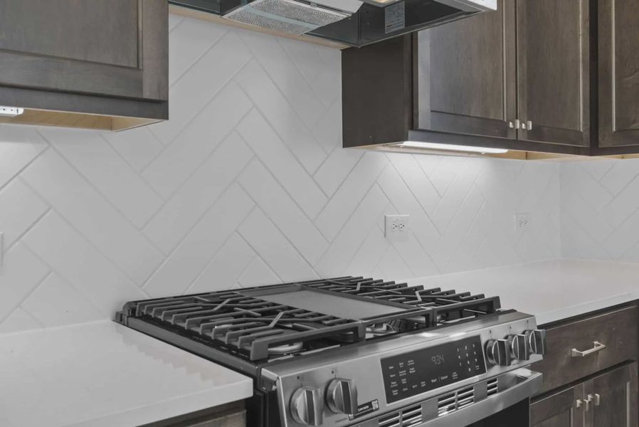 Representative interior finishes for a home built from the Nicklaus by Chesmar Homes in Riceland Alley Loads, Mont Belvieu (Image 23).