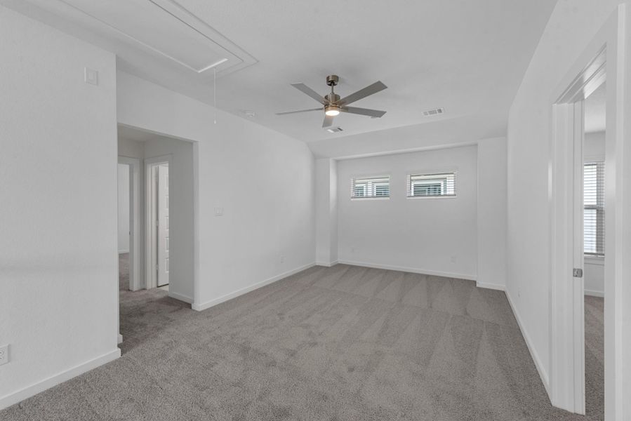 Spacious, unfurnished interior of a new home in Grand Mason Crossing, Katy (Image 20).