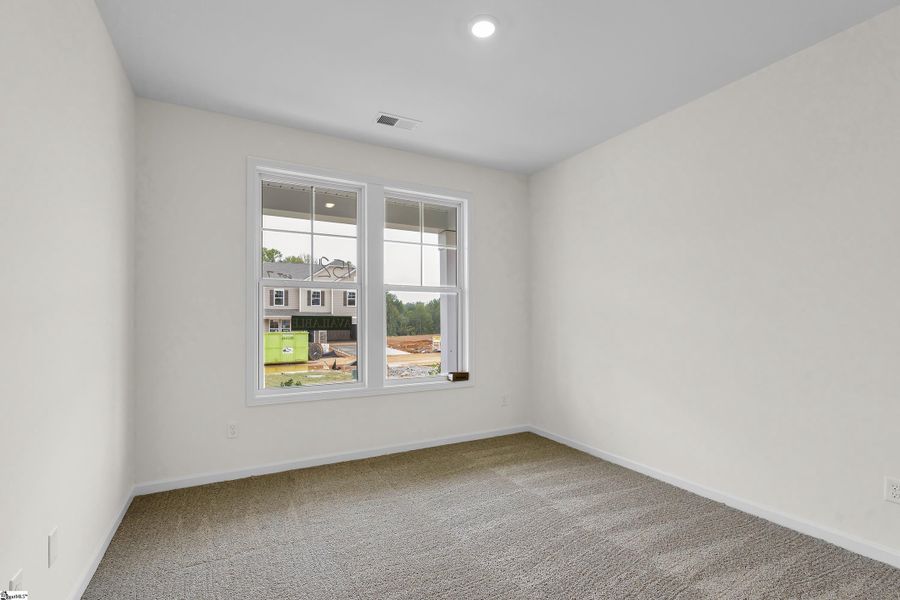 Spacious, unfurnished interior of a new home in Lynbrook, Boiling Springs (Image 22).