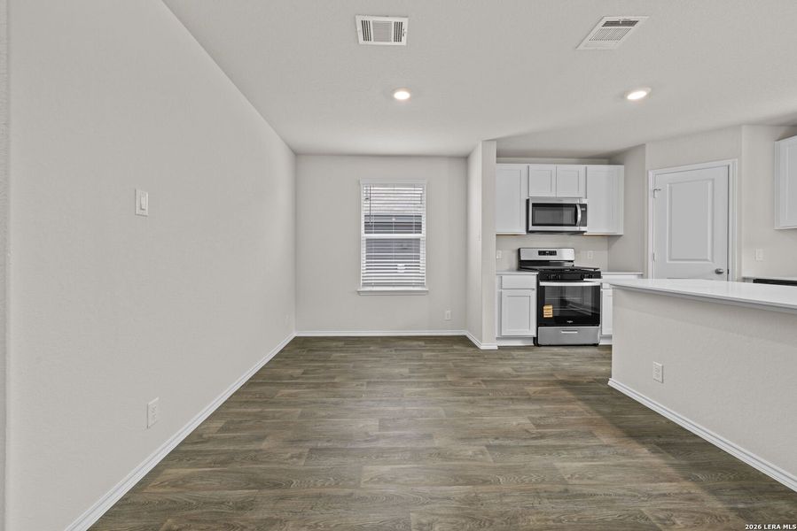 Spacious, unfurnished interior of a new home in Redbird Ranch, San Antonio (Image 19).