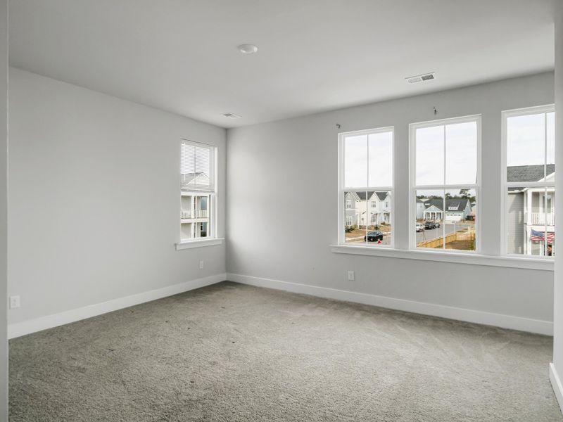 Spacious, unfurnished interior of a new home in Carnes Crossroads, Summerville (Image 27).