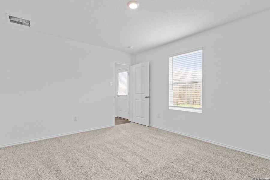 Spacious, unfurnished interior of a new home in Stonehill, San Antonio (Image 34).