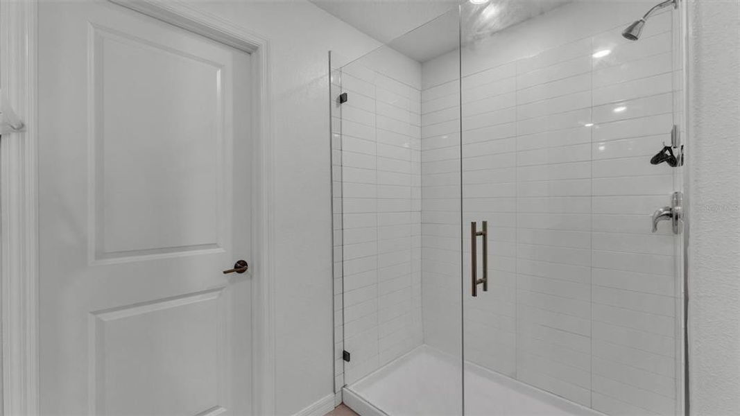 Spacious, unfurnished interior of a new home in , Bartow (Image 23).