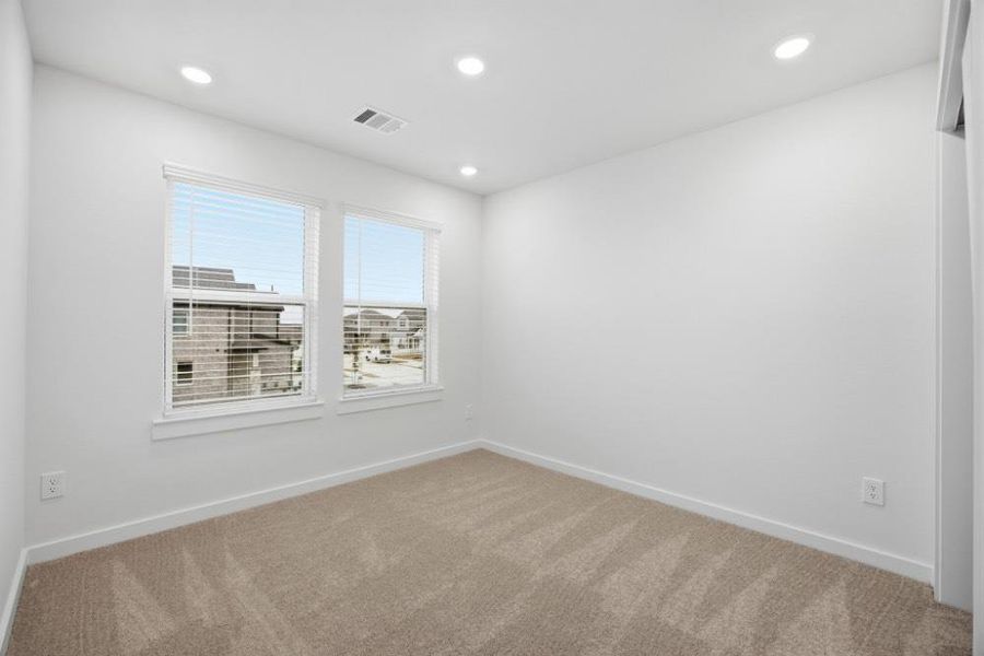 Spacious, unfurnished interior of a new home in , Iowa Colony (Image 20).