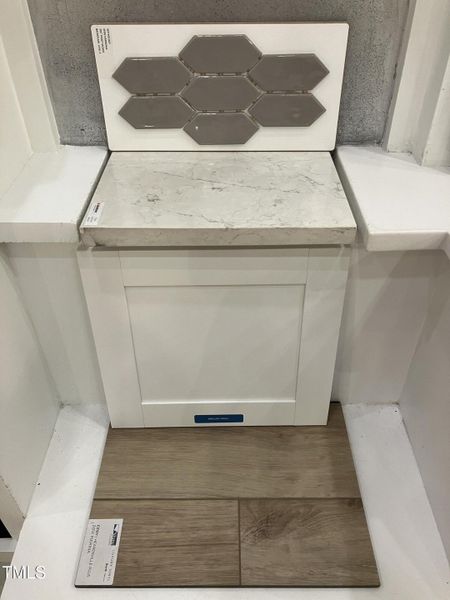 432 WR FM - Kitchen Photo