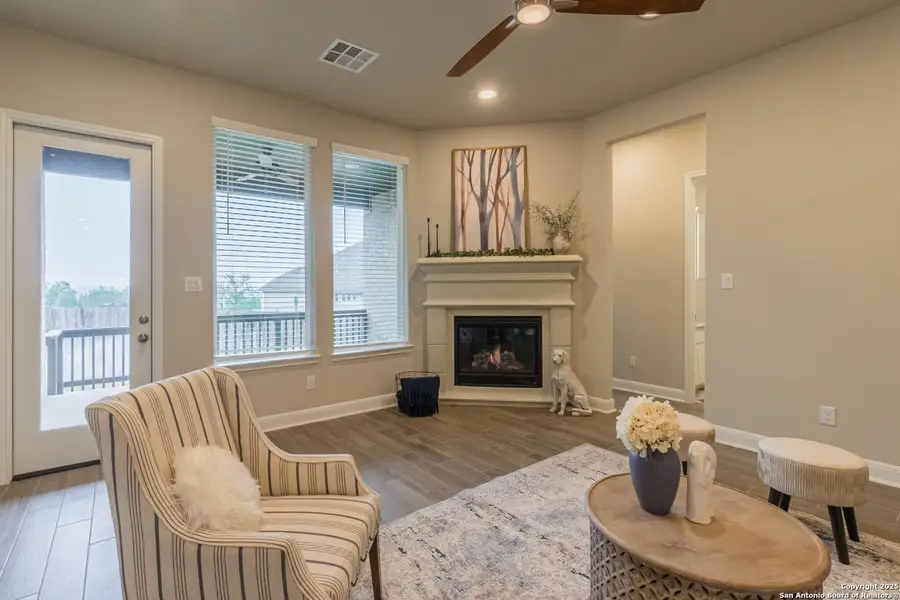 Furnished interior view inside a new home in Cibolo Crossing, Universal City (Image 11).