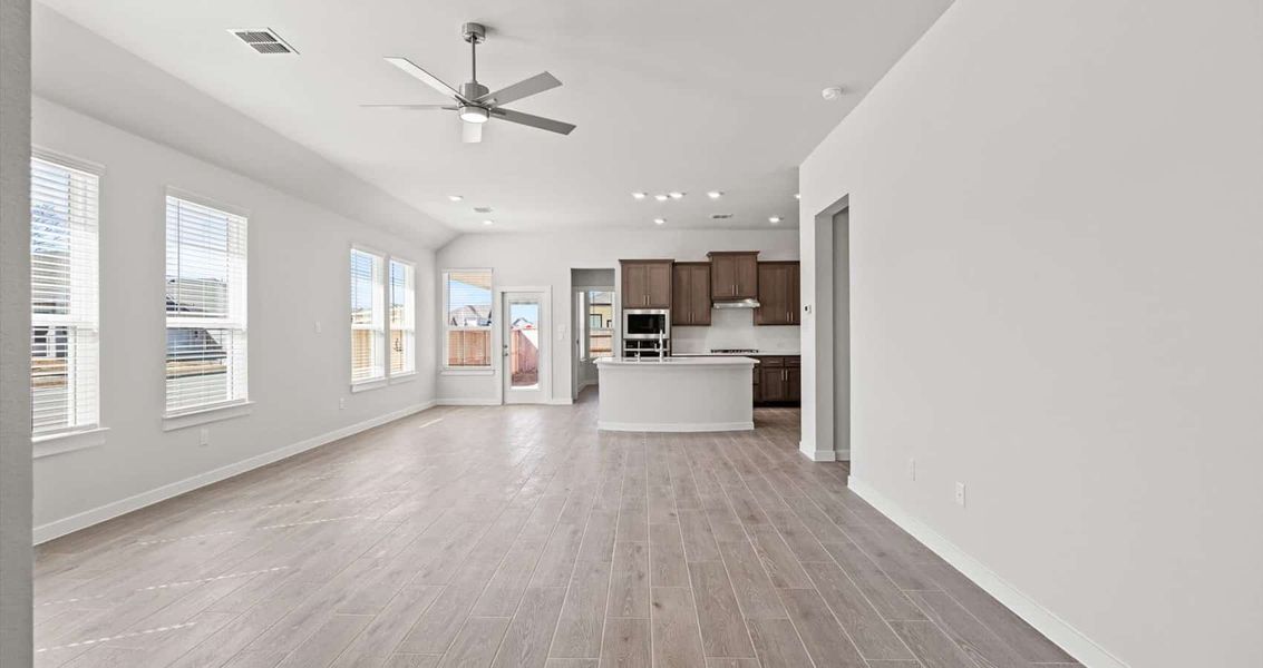 Spacious, unfurnished interior of a new home in Trace, San Marcos (Image 17).