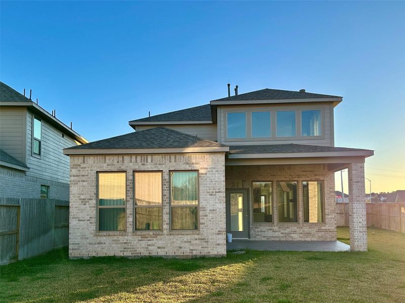 Exterior details and patio area of a home in Sienna, Missouri City (Image 18).