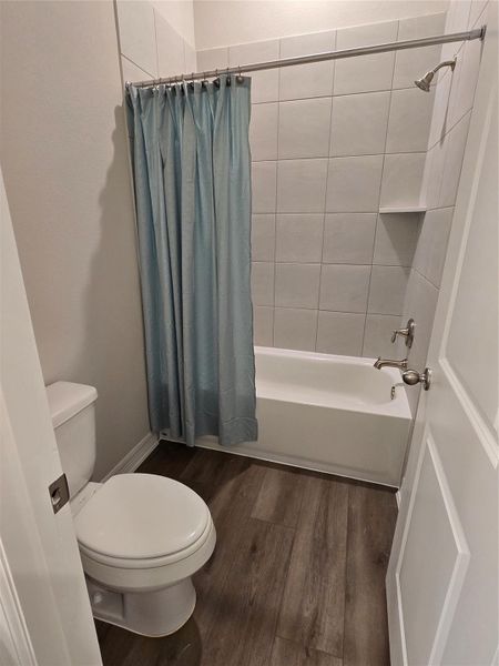 Furnished interior view inside a new home in Lake Mija Village, Seabrook (Image 6).