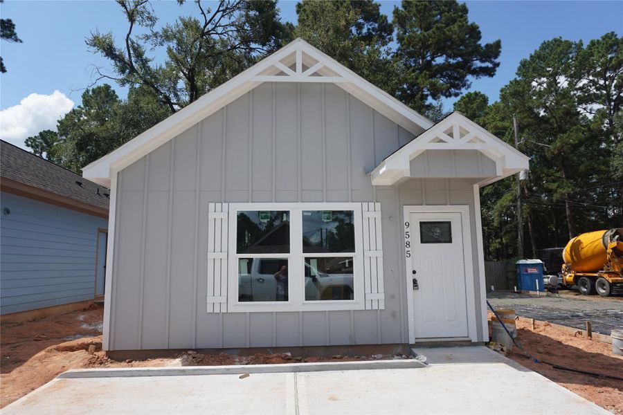 Front exterior of a new home in , Willis, TX, highlighting curb appeal (Image 19).