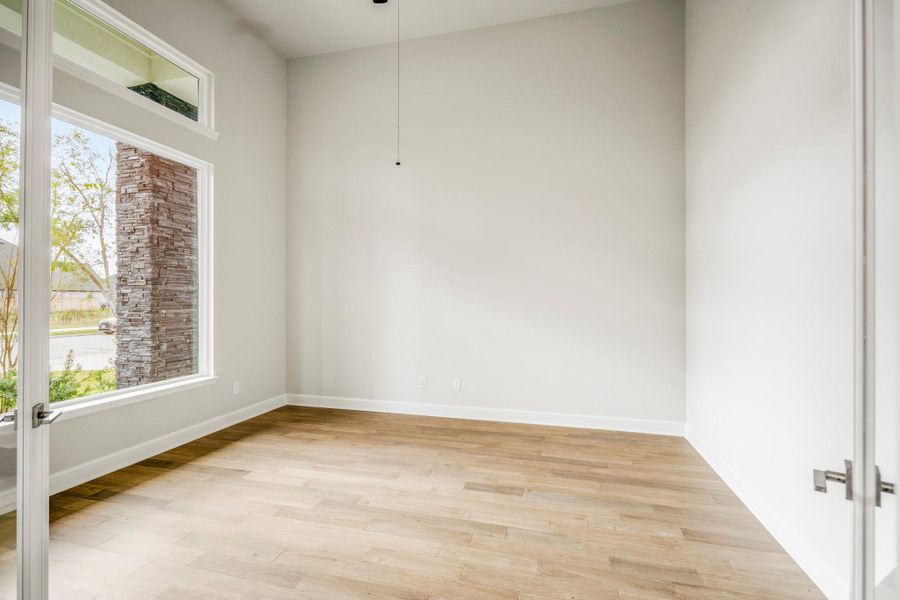 Spacious, unfurnished interior of a new home in Sienna 70' Lots, Missouri City (Image 34). Spacious, unfurnished interior of a new home in Sienna 70' Lots, Missouri City (Image 34).