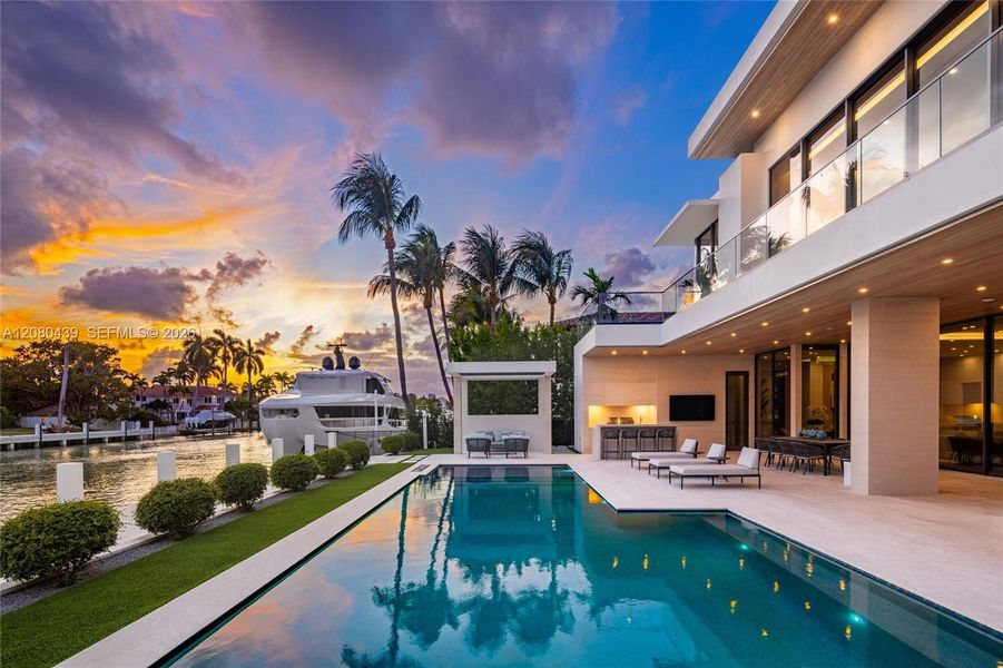 Exterior details and patio area of a home in , Fort Lauderdale (Image 28).