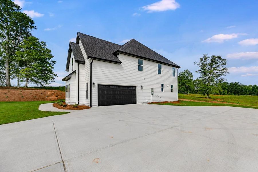 Exterior details and patio area of a home in Harmon Springs, Carrollton (Image 3).