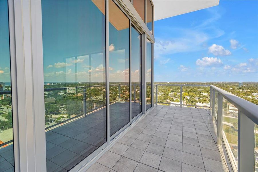 Exterior details and patio area of a home in , St. Petersburg (Image 23).