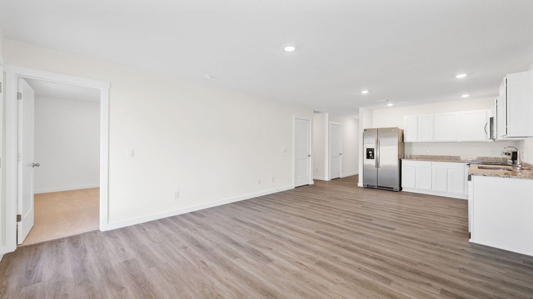 Spacious, unfurnished interior of a new home in Crescent Ridge, Niota (Image 16).