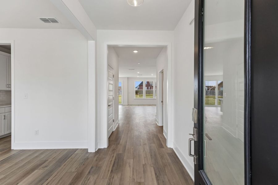Spacious, unfurnished interior of a new home in Glenview Farms, Murfreesboro (Image 34).