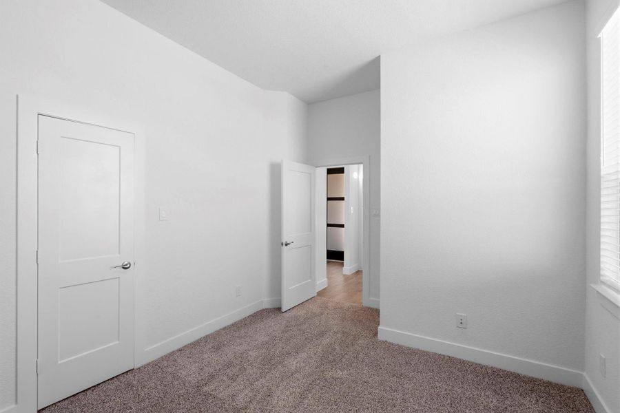 Spacious, unfurnished interior of a new home in Wildrye 45', Waller (Image 24).
