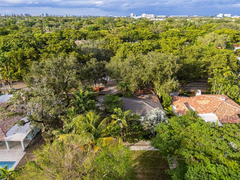 Natural landscape and outdoor views near in Coral Gables (Image 10). Natural landscape and outdoor views near in Coral Gables (Image 10).