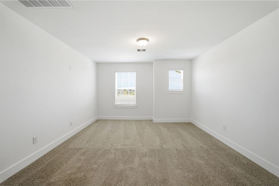 Spacious, unfurnished interior of a new home in Bay Creek, Baytown (Image 26).