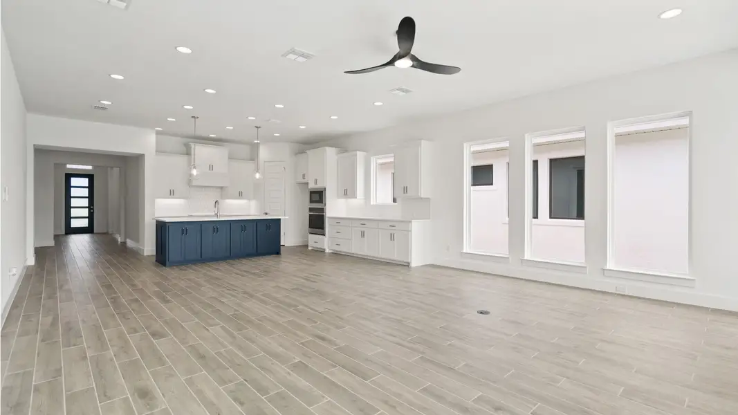 Spacious, unfurnished interior of a new home in Star Farms at Lakewood Ranch, Bradenton (Image 5). Spacious, unfurnished interior of a new home in Star Farms at Lakewood Ranch, Bradenton (Image 5).