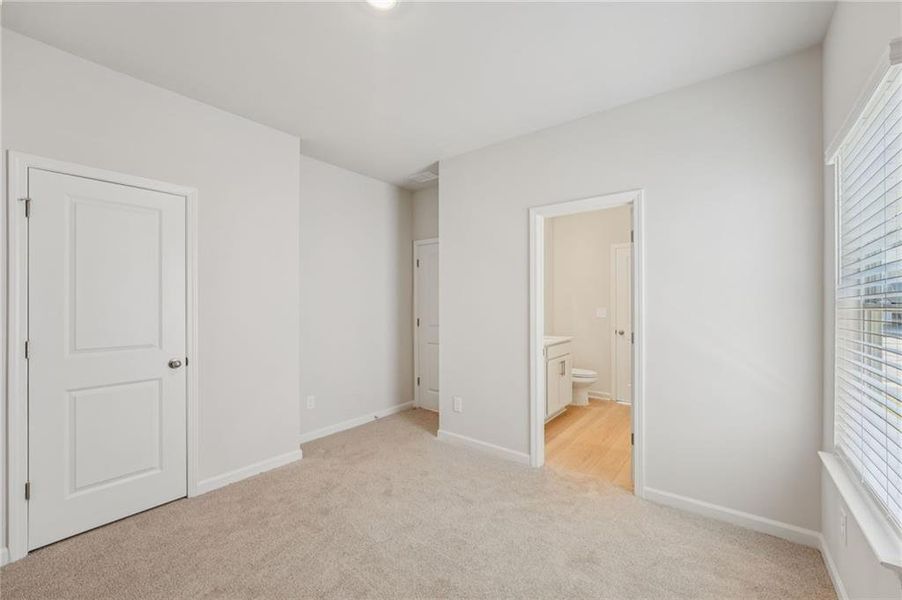 Spacious, unfurnished interior of a new home in Westmont Preserve, Powder Springs (Image 22).