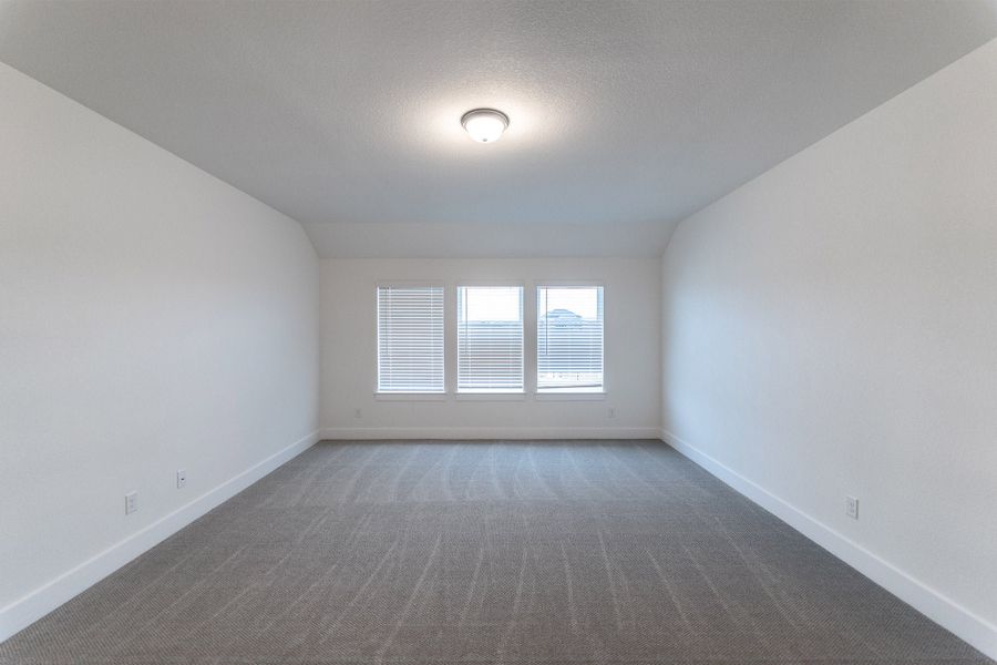 Spacious, unfurnished interior of a new home in Lariat, Liberty Hill (Image 20).