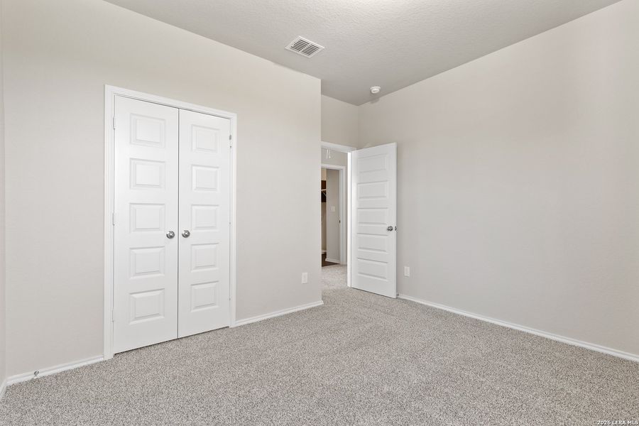 Spacious, unfurnished interior of a new home in Blue Ridge Ranch, San Antonio (Image 7).