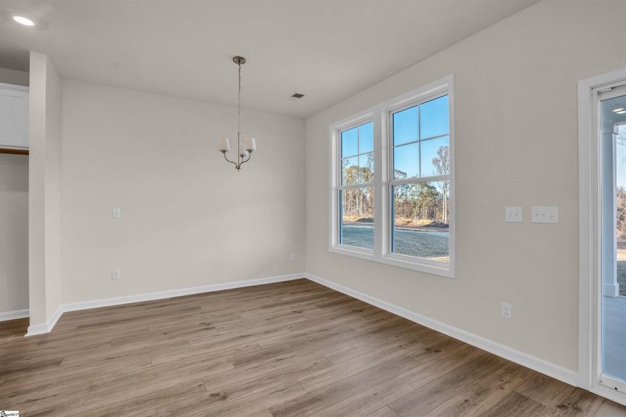 Spacious, unfurnished interior of a new home in Lynbrook, Boiling Springs (Image 16).