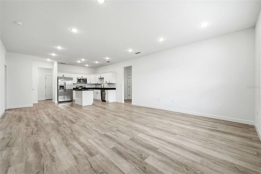 Spacious, unfurnished interior of a new home in , Haines City (Image 60).