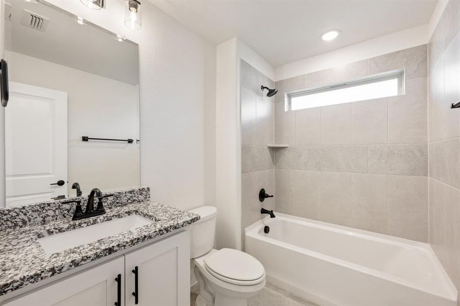 Furnished interior view inside a new home in Terracina, Rockwall (Image 10). Furnished interior view inside a new home in Terracina, Rockwall (Image 10).