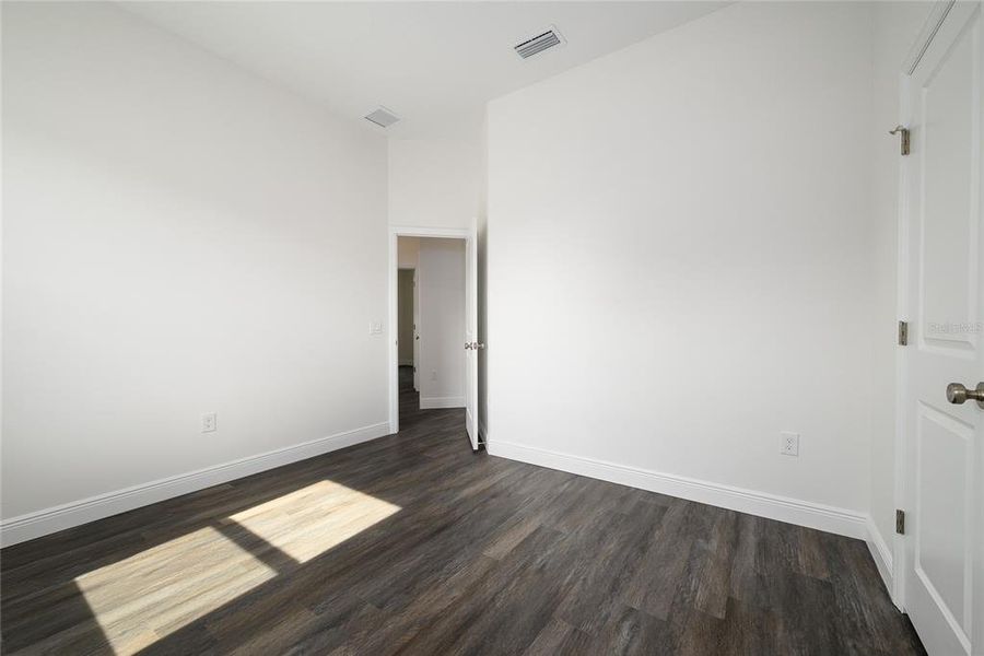 Spacious, unfurnished interior of a new home in , Orlando (Image 21).