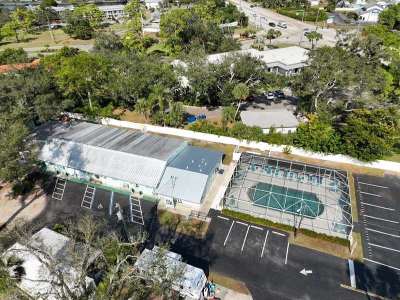 Community amenities in , Englewood (Image 20).