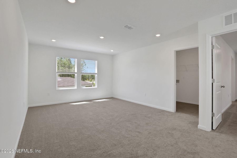 Spacious, unfurnished interior of a new home in Amberly, Green Cove Springs (Image 32).