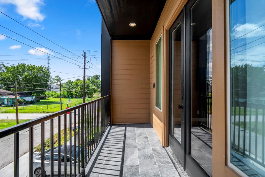 Step outside onto your private balcony—perfectly designed for soaking up Houston’s sunshine and gentle breezes.