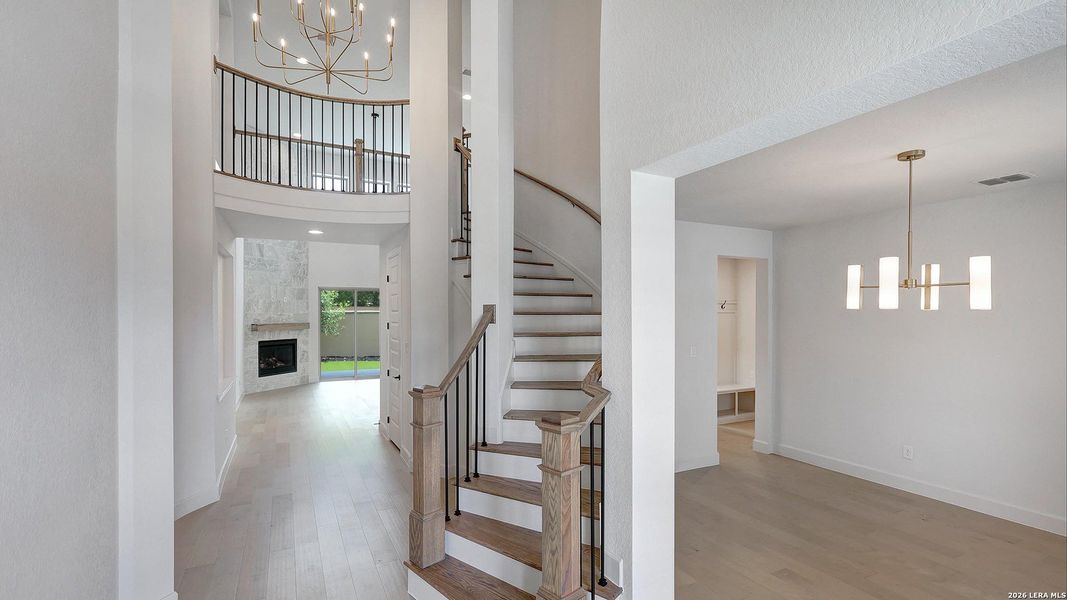 Spacious, unfurnished interior of a new home in The Dominion, San Antonio (Image 27).