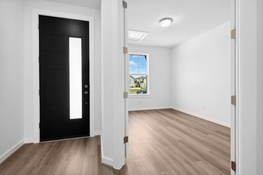 Spacious, unfurnished interior of a new home in Santa Rita Ranch, Liberty Hill (Image 13).